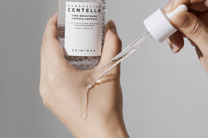Skin1004 Madagascar Centella Tone Brightening Capsule -  Serum na Przebarwienia 50ml