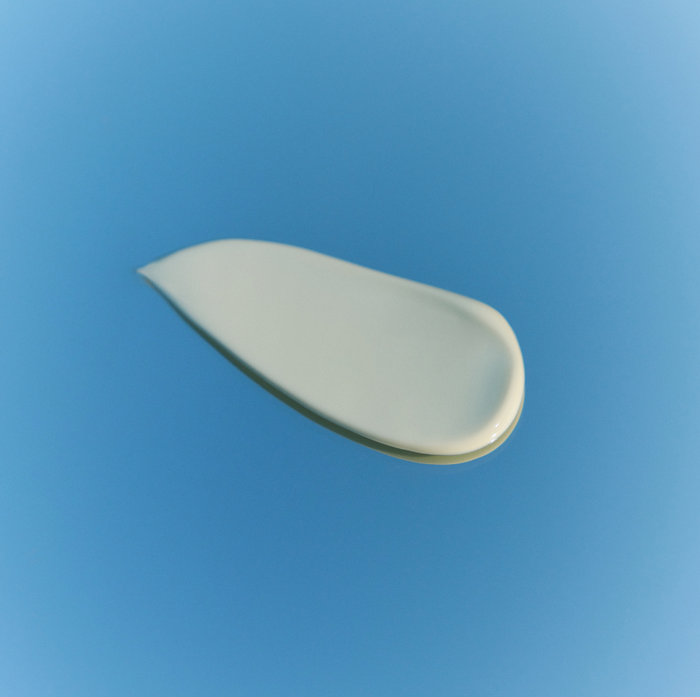 Skin1004 Madagascar Centella HYALU-CICA Water-Fit Sun Serum - Lekki nawilżający SPF 15ml