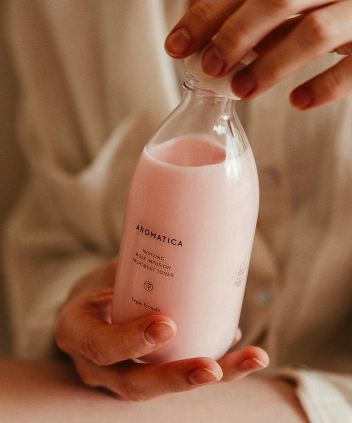 Aromatica Reviving Rose Infusion Treatment Toner - Kojący Tonik Różany - 200ml