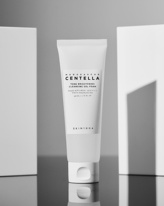 Skin1004 Madagascar Centella Tone Brightening Cleansing Gel Foam - Złuszczająca Pianka