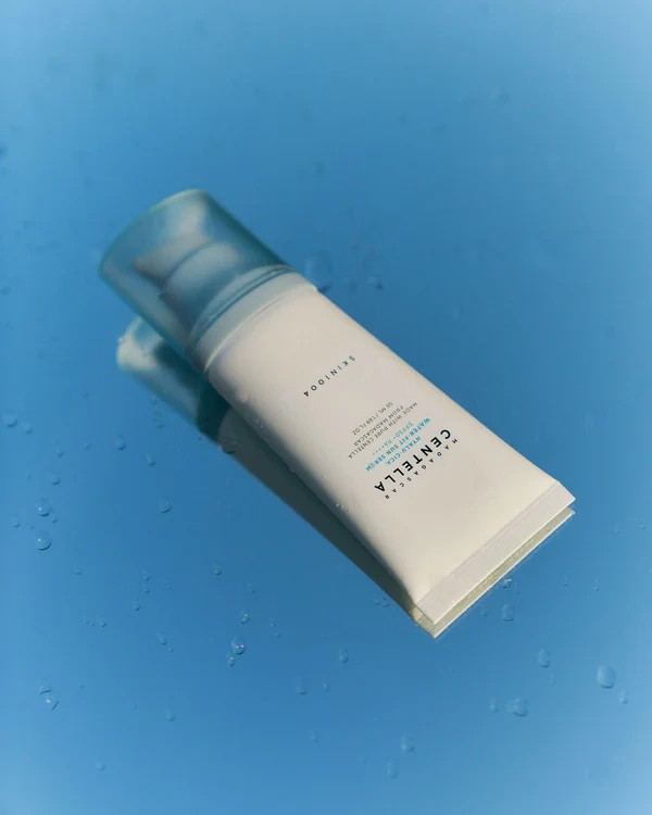 Skin1004 Madagascar Centella HYALU-CICA Water-Fit Sun Serum - Lekki nawilżający SPF 50ml