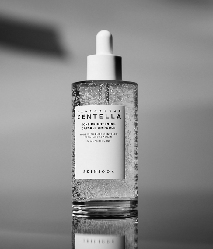 Skin1004 Madagascar Centella Tone Brightening Capsule -  Serum na Przebarwienia 50ml