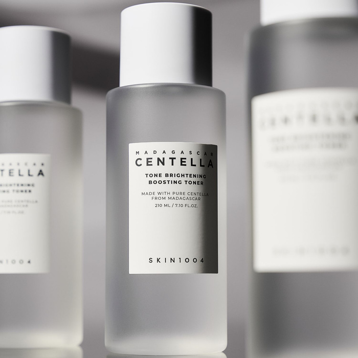 Skin1004 Madagascar Centella Tone Brightening Boosting Toner - Rozjaśniający tonik do twarzy 210ml