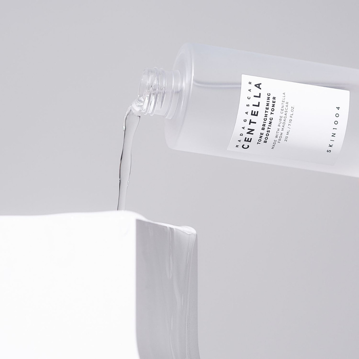 Skin1004 Madagascar Centella Tone Brightening Boosting Toner - Rozjaśniający tonik do twarzy 210ml